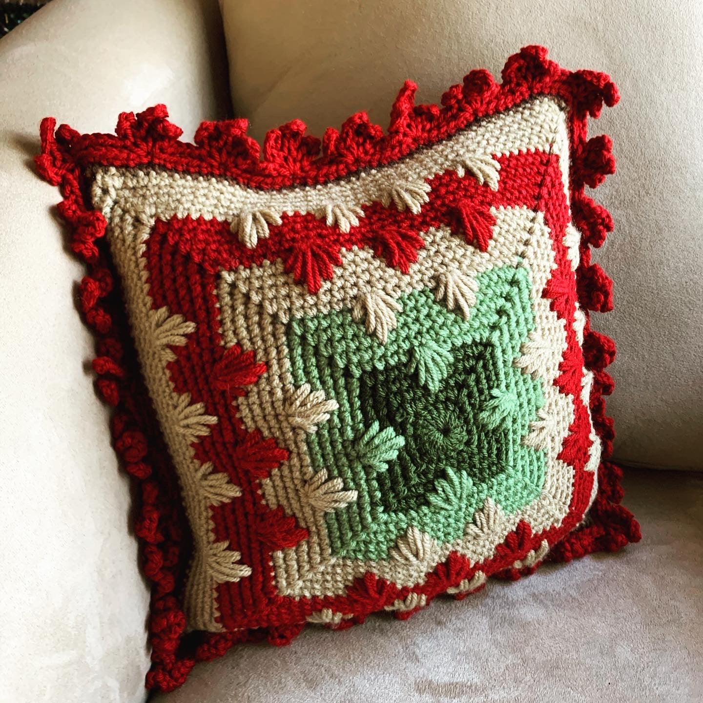 Vintage Christmas Cushion Cover Pattern – Bizzy Crochet and Design